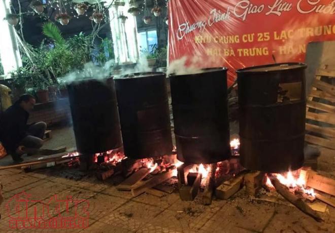 Nhộn nhịp gói bánh chưng Tết 'cộng đồng' tại các khu tập thể, chung cư Hà Nội ảnh 6